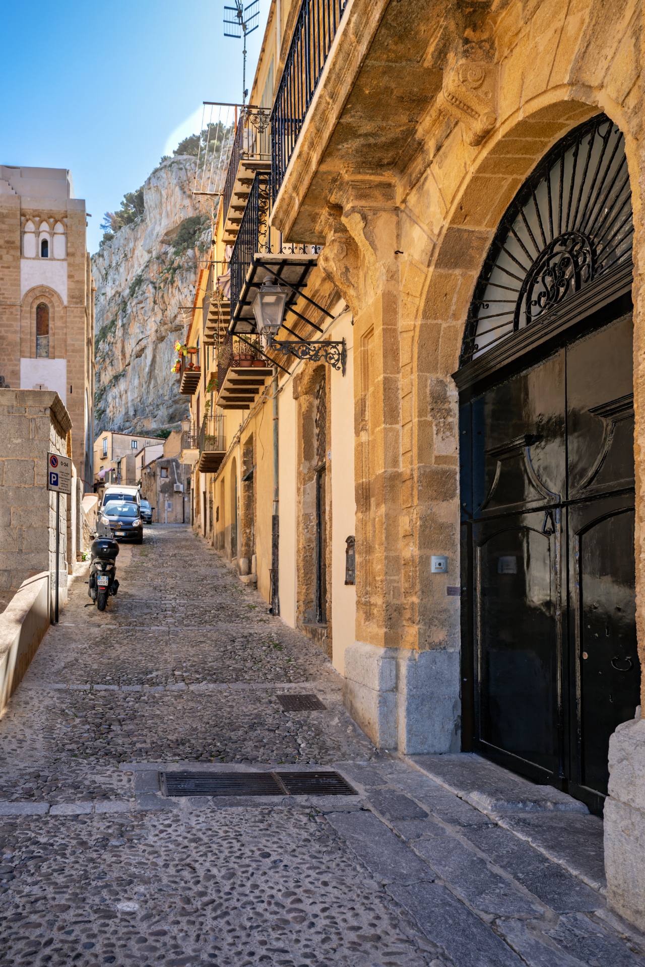 Aufstieg zum Kalkfelsen Rocca di Cefalù